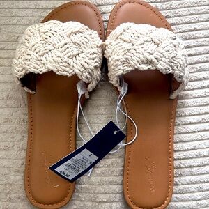 NWT Universal Thread Knit Sandals Sz 8